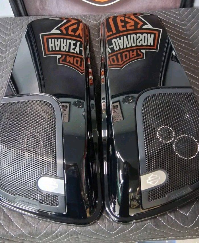 Original Harley davidson black saddle bag lids with rockford 5×7 speakers, fit 2014-...