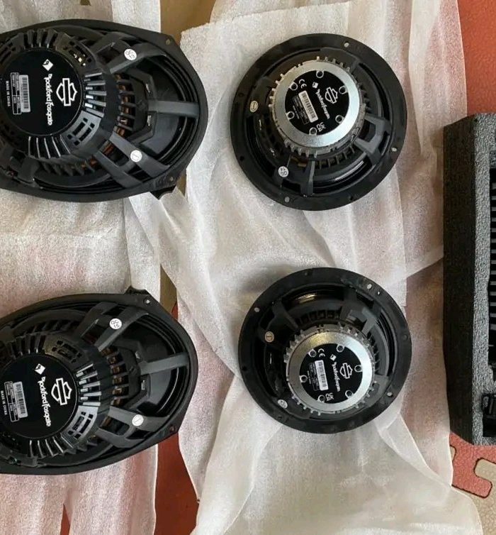 Amplifier and speakers