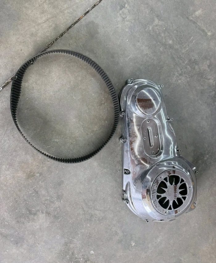 Belt drive primary. Complete chrome inner and outer primary. Clutch basket, front pulley and belt. For a evo softail.