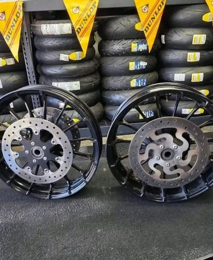 Harley Davidson
Turbine Rim Set Front: 19 rear: 18 Fit 2009 & up