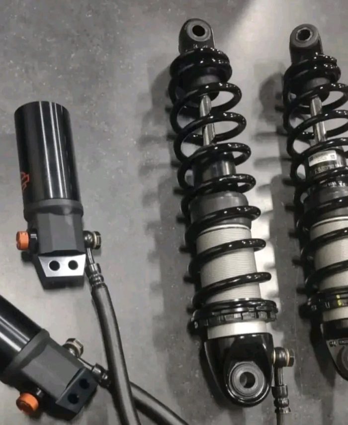 BRAND NEW, taken off a 2024 Harley-Davidson CVO Touring models

Roadglide ST... Shocks are new with air cartridges.