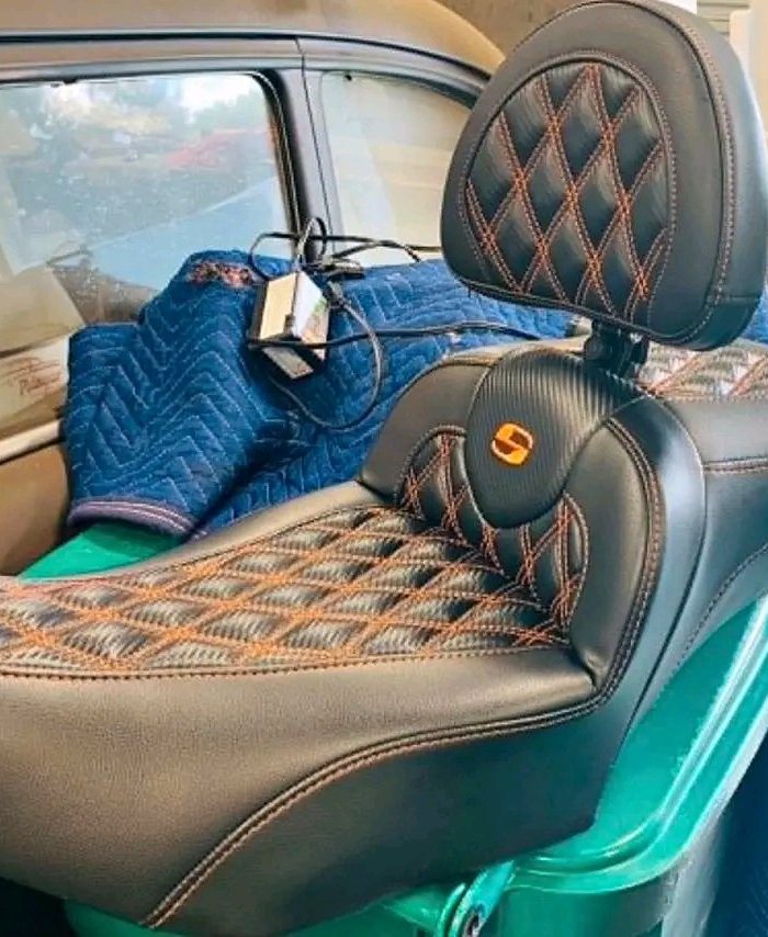 Nice saddlemen road sofa extended reach seat with drivers back rest. orange stitching.  fits 24 and up touring road glide/ street glide.