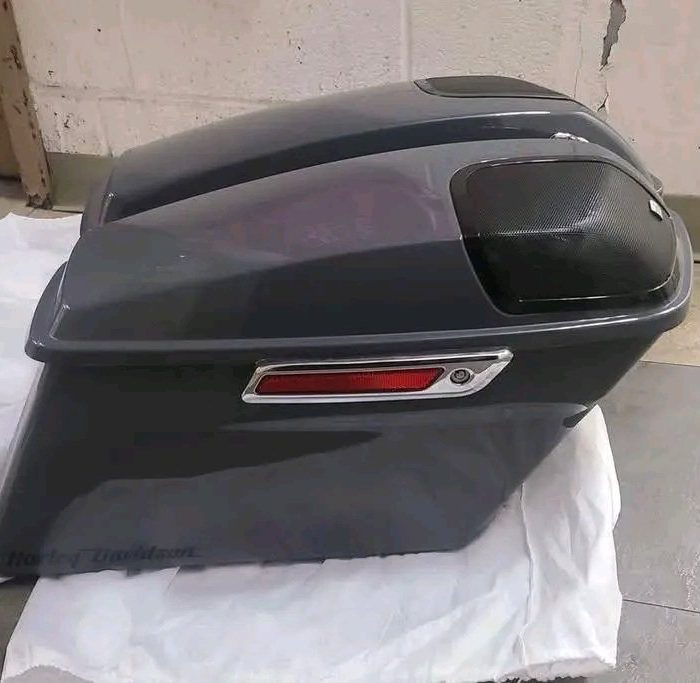 Harley-Davidson Brand New Saddle Bags With Speakers